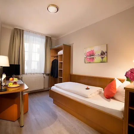 Hotel Boardinghouse