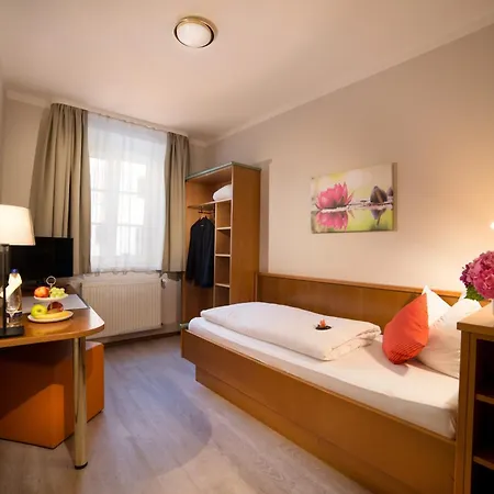 Boardinghouse Muenchner Hof 3*