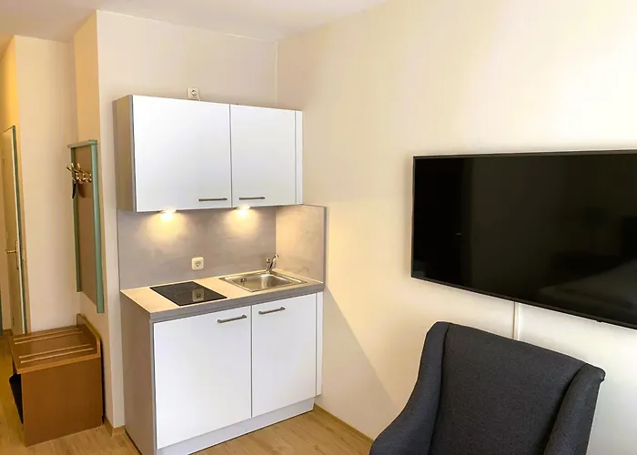 Boardinghouse Muenchner Hof 3*